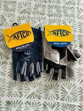 AFTCO Fingerless Sun Gloves in Navy and Gray set of 2 Solblok and Solago